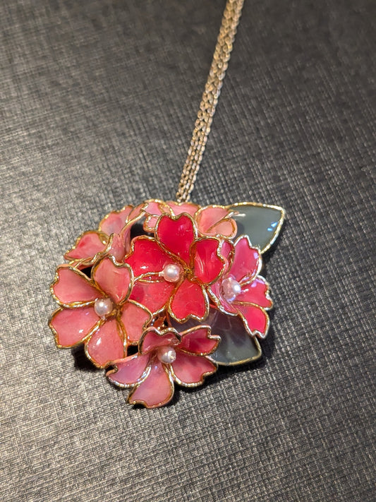 ネックレス　紅梅色×中紅×青丹（こうばいいろ×なかべに×あおに）Orchid Pink × Cherry Pink × Cactus